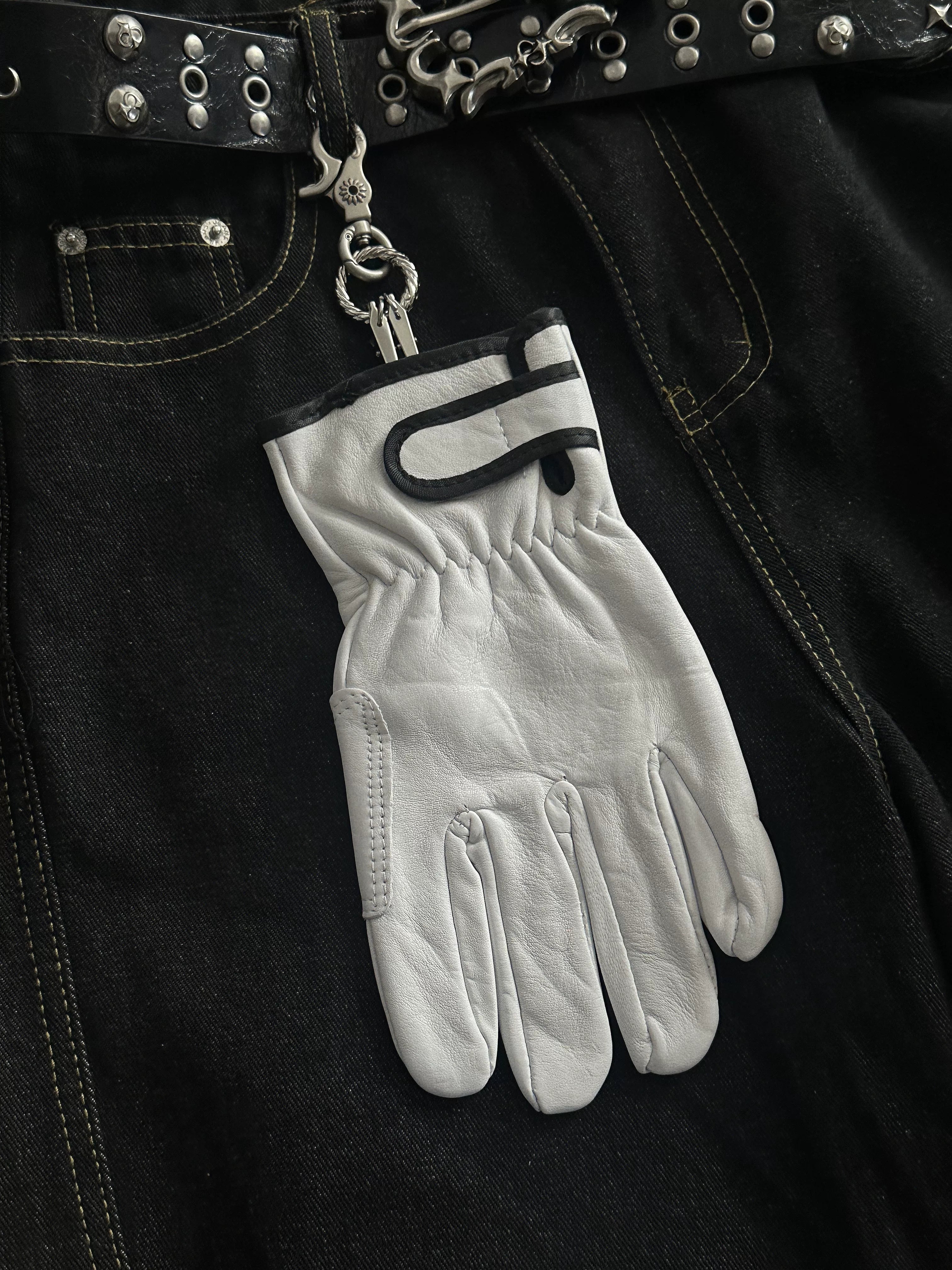Mini Glove Metal Keychain Bag Charm — Unique Streetwear