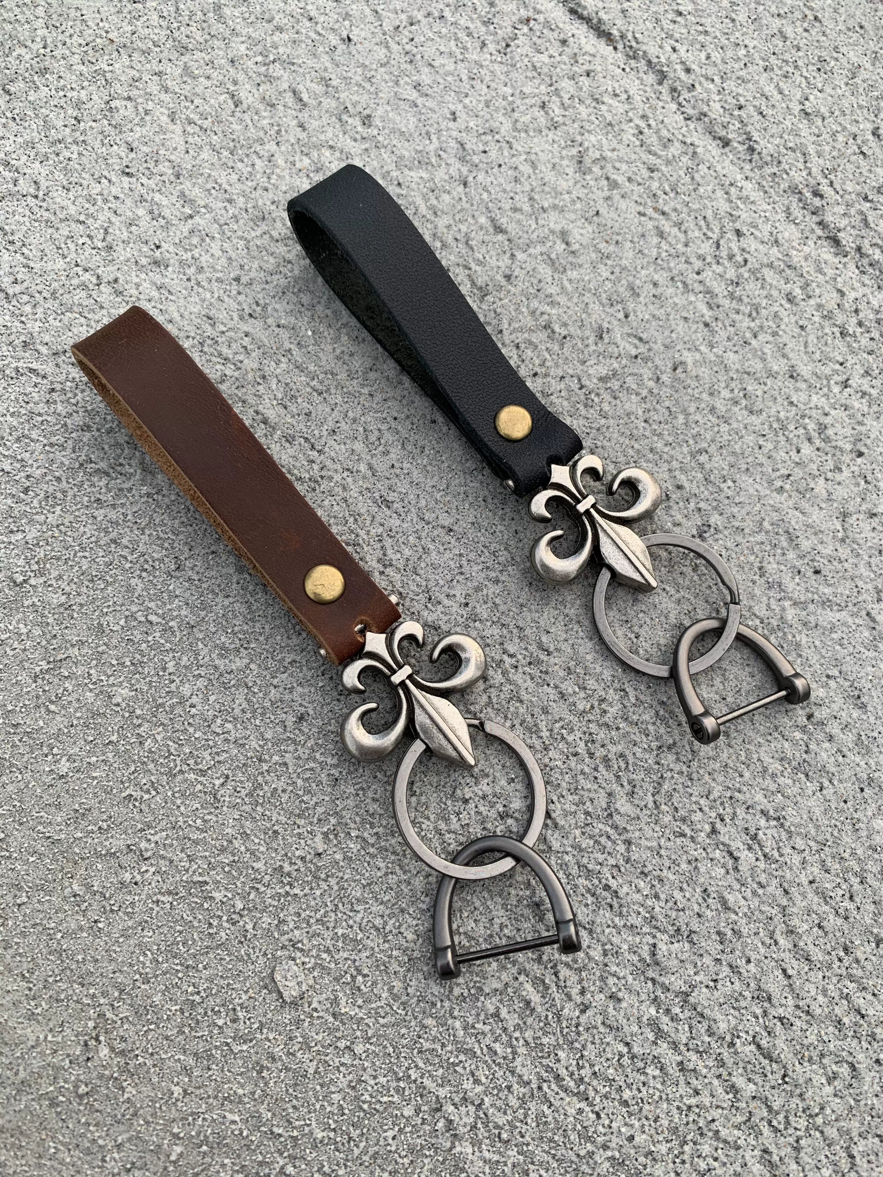 Gothic Cross Genuine Leather Keychain — Vintage Design